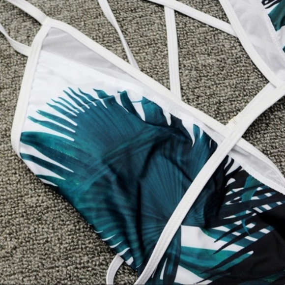 🔥SALE🔥Crossback palm Print One Piece Suit - Picture 4 of 4
